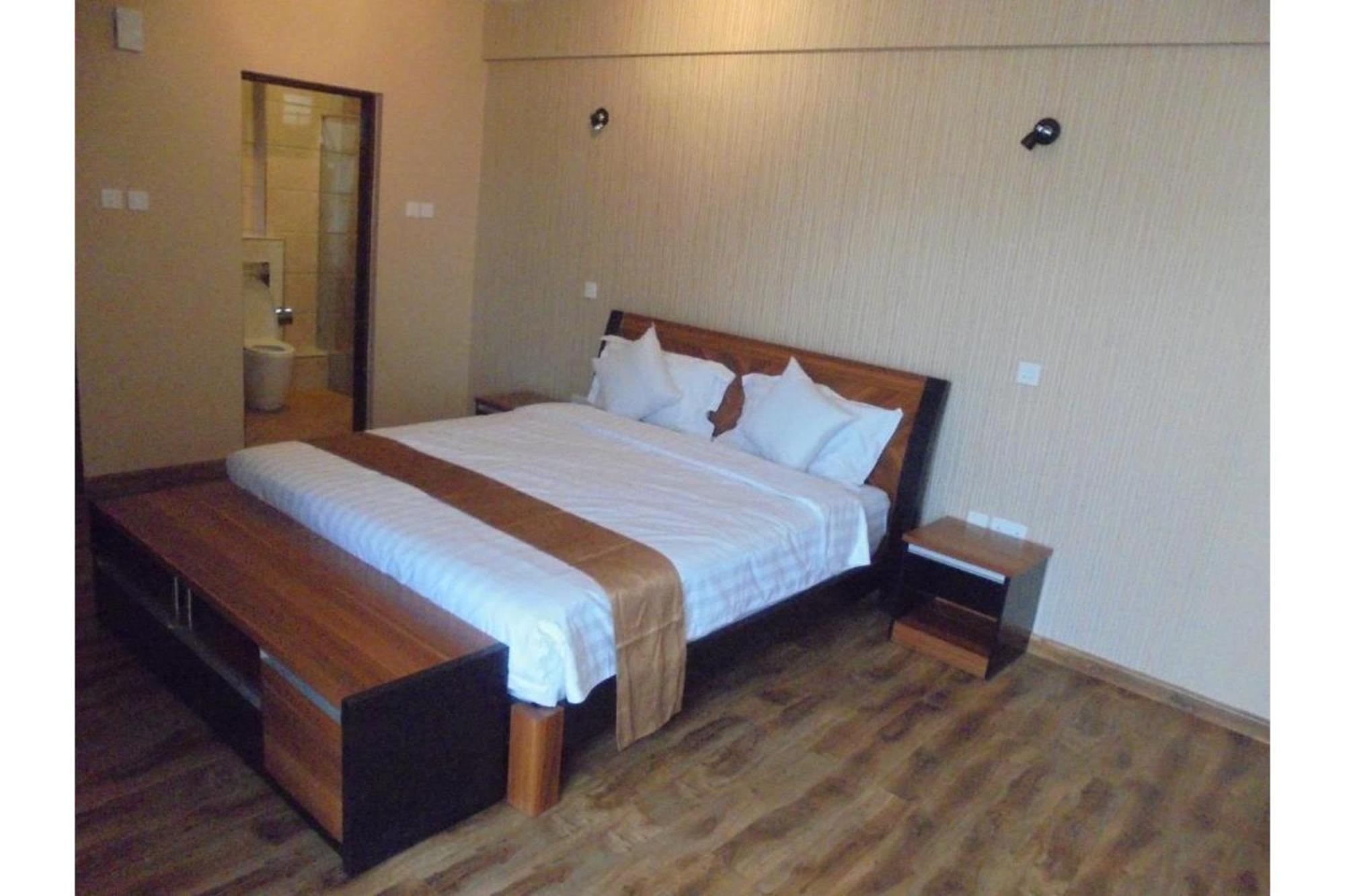 We Hotel & Suites Найробі Екстер'єр фото
